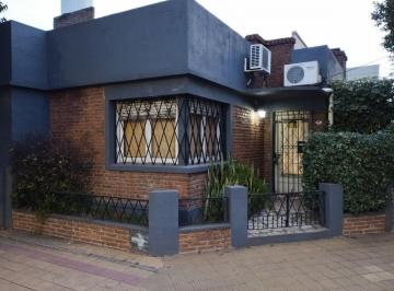 Casa · 96m² · 3 Ambientes · 1 Cochera · Casa en Venta Moron 3 Ambientes Apta Credito