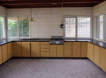 Casa · 176m² · 5 Ambientes · 4 Cocheras · Venta Casa 5 Amb. Gran Lote Parque Pileta Quincho