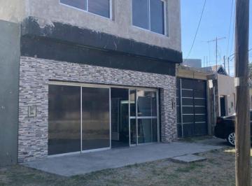 Casa · 220m² · 4 Ambientes · 1 Cochera · Casa Mas Local Comercial en Venta Don Torcuato