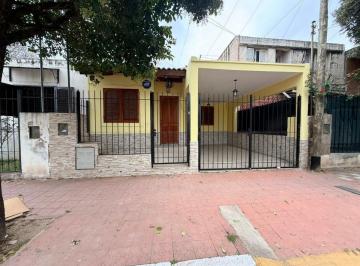Casa · 90m² · 5 Ambientes · 1 Cochera · Vende Casa 2 Dorm. en San Rafael