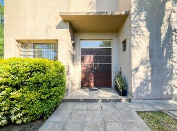 Casa · 207m² · 4 Ambientes · 1 Cochera · Casa en Venta Punta Lara 3 Dorm.