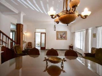 Casa · 200m² · 7 Ambientes · 1 Cochera · Casa en Venta La Plata Estilo Frances