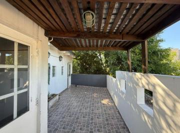 PH · 146m² · 4 Ambientes · 1 Cochera · PH en Venta en Bernal Cochera Apto Credito Permuta