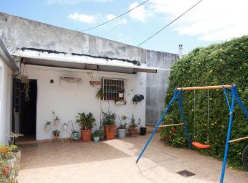 Casa · 120m² · 4 Ambientes · 1 Cochera · Casa Venta La Plata. 2 Dorm., Patio, Cochera