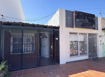 PH · 98m² · 3 Ambientes · PH de un Dormitorio con Local Comercial