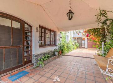 Casa · 219m² · 7 Ambientes · 1 Cochera · Venta de Casa 4 Dorm. con Renta en Atlántida