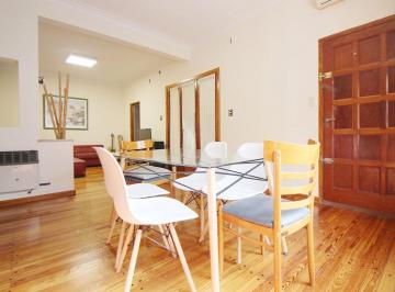 Casa · 156m² · 8 Ambientes · 1 Cochera · Casa en Parque Chacabuco con Terraza y Cochera