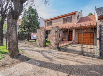 Casa · 213m² · 6 Ambientes · 4 Cocheras · Casa 6 Amb en Aldo Bonzi - Permuta / Credito
