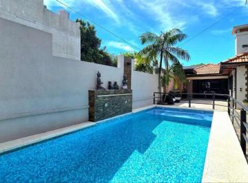Casa · 166m² · 4 Ambientes · 1 Cochera · Venta Casa 4 Amb Piscina Galeria Nueva Martinez