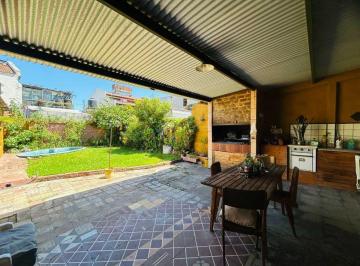 Casa · 393m² · 5 Ambientes · 1 Cochera · Venta/permuta Casa 5 Amb a Refac Caseros Centro