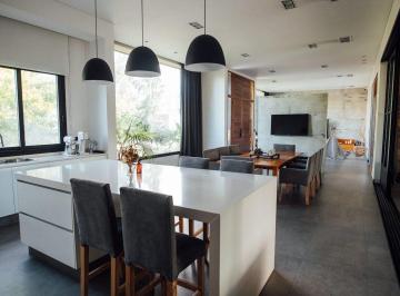 Casa · 350m² · 5 Ambientes · 4 Cocheras · Venta Casa Bella Vista Ba Village con Pileta