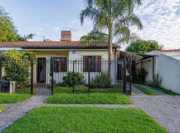 Casa · 240m² · 5 Ambientes · 1 Cochera · Venta Casa Patio Pileta Coch Ciudad Evita Permuta
