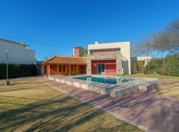 Quinta vacacional · 226m² · 3 Dormitorios · Casa Quinta Av Perón 5183