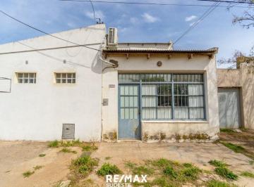 Casa · 70m² · 4 Ambientes · 6 Cocheras · Se Vende Casa de 3 Dorm. Apta Crédito