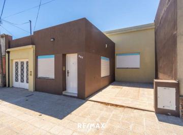 Casa · 150m² · 3 Ambientes · 2 Cocheras · Venta Casa Renovada Misiones 200