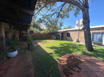 Casa · 125m² · 6 Ambientes · 1 Cochera · Venta! Araminda, 2 Casas, Derechos Posesorios