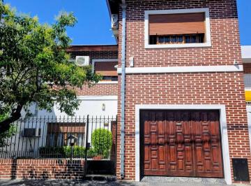 Casa · 160m² · 4 Ambientes · 1 Cochera · Venta Casa 4 Ambientes con Parque y Pileta - Ramos