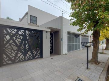Casa · 207m² · 4 Ambientes · 1 Cochera · Casa en Venta en Arrecifes