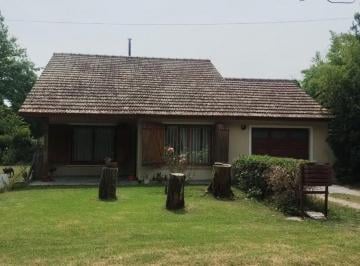 Casa · 146m² · 4 Ambientes · 1 Cochera · Venta Casa 4 Ambientes Zona de Todo El Año