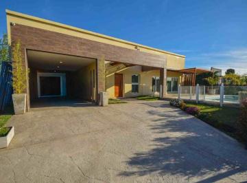 Casa · 160m² · 3 Ambientes · 1 Cochera · Casa 3 Ambientes 160 m² C/pileta Contruccion Nueva