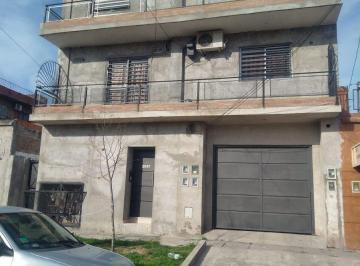 PH · 227m² · 8 Ambientes · 1 Cochera · Venta Vivienda Multifamiliar Isidro Casanova