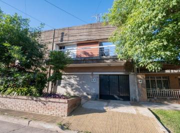 Casa · 180m² · 5 Ambientes · 2 Cocheras · Se Vende Casa + Local Comercial en Barrio Candioti