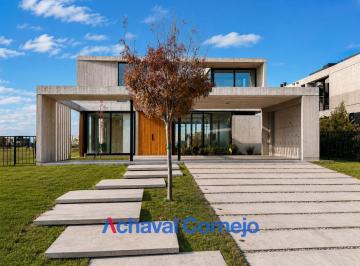 Casa · 215m² · 6 Ambientes · 6 Cocheras · Casa en Venta Al Lago en Costas / Puertos - 5 Dorm.