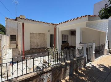 Casa · 110m² · 5 Ambientes · 1 Cochera · Casa de 3 Dorm. Cochera y Patio en Venta