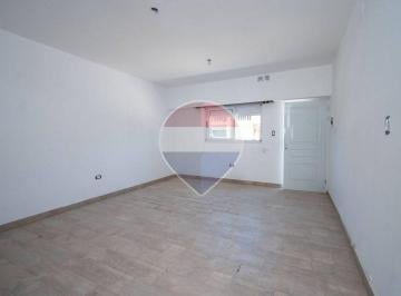 Casa · 75m² · 4 Ambientes · Casa Al Frente de 2 Dorm. en Venta