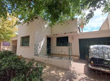 Casa · 143m² · 5 Ambientes · Venta Casa a Refaccionar - Calle Lainez Godoy Cruz