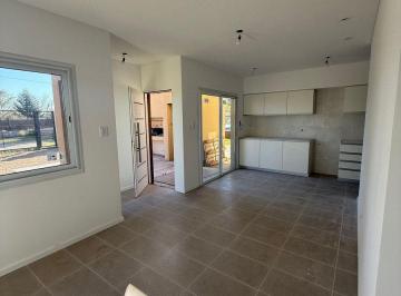 Casa · 70m² · 4 Ambientes · Venta Casa Duplex 2 Dorm. con Patio Roldan