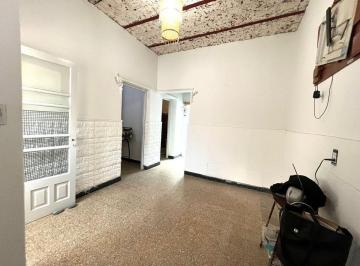 Casa · 75m² · 4 Ambientes · Venta Casa Tres Dorm. Barrio Industrial