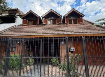 Casa · 190m² · 8 Ambientes · 1 Cochera · Casa en Venta Bella Vista