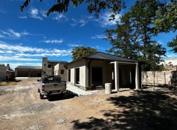 Casa · 270m² · 6 Ambientes · 1 Cochera · Venta Casa en Pozo (3) Dorm. Plottier Nqn