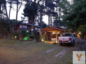 Casa · 300m² · 7 Ambientes · Casa en Venta - 5 Dorm. 3 Baños - Costa del Este