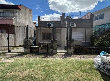 Casa · 80m² · 3 Ambientes · 1 Cochera · Venta Casa 3amb Hurlingham