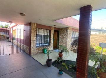 Casa · 184m² · 6 Ambientes · 1 Cochera · Casa 4 Amb Venta Ezpeleta + Depto, Quincho, Pileta