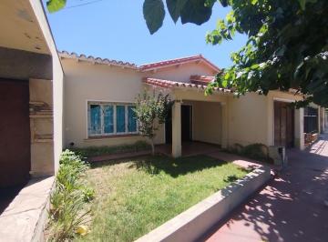 Casa · 167m² · 6 Ambientes · 1 Cochera · Venta Casa en Palmira Muy Bien Ubicada