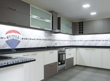Casa · 97m² · 4 Ambientes · 2 Cocheras · Casa en Venta Luis Guillon a Estrenar