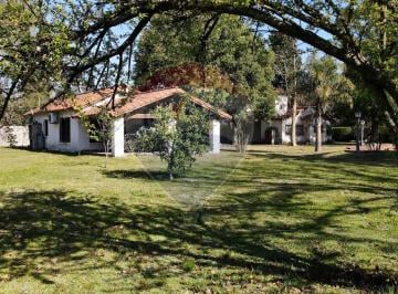 Casa · 210m² · 6 Ambientes · 2 Cocheras · Casa 4 Ambientes en Venta en El Trebol