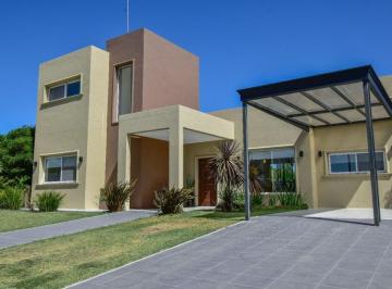 Casa · 154m² · 4 Ambientes · 1 Cochera · Casa en Venta Barrio San Lucas Salida Laguna
