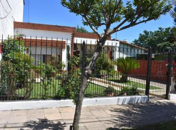 Casa · 93m² · 3 Ambientes · 1 Cochera · Venta Casa 4 Amb en Merlo - Apto Credito