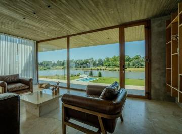 Casa · 250m² · 7 Ambientes · 4 Cocheras · Casa en Venta en Area 60 con Vista a La Laguna
