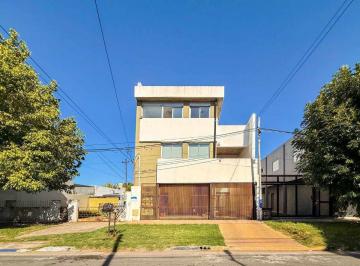 Casa · 70m² · 3 Ambientes · Casa Triplex en Venta Los Hornos 2 Dorm.