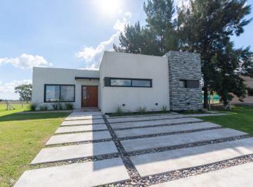 Casa · 165m² · 4 Ambientes · 3 Cocheras · Casa en Venta en Area 60 La Victoria a Estrenar