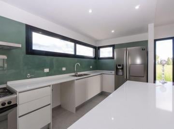 Casa · 165m² · 4 Ambientes · 3 Cocheras · Casa en Venta en Area 60 La Victoria a Estrenar