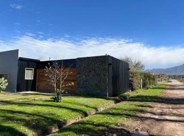 Casa · 270m² · 4 Ambientes · 2 Cocheras · Se Vende Casa en Lujan de Cuyo, Mendoza