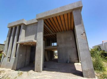 Casa · 285m² · 4 Ambientes · 2 Cocheras · Se Vende Casa en Obra, Maipú, Mendoza