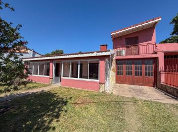Casa · 200m² · 8 Ambientes · 1 Cochera · Casa 8 Ambientes en Venta Zona Ruta 12 y Newbery.