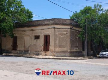Casa · 180m² · 8 Ambientes · 1 Cochera · Venta de Casa - 4 Dorm. y Cochera